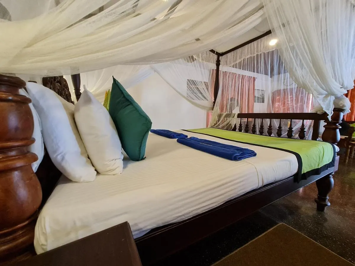 Star Beach Guest House Negombo 2*,
