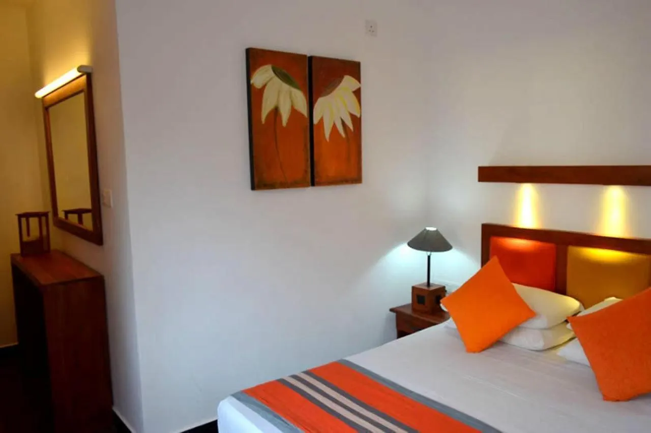 Star Beach Guest House Negombo Hotel